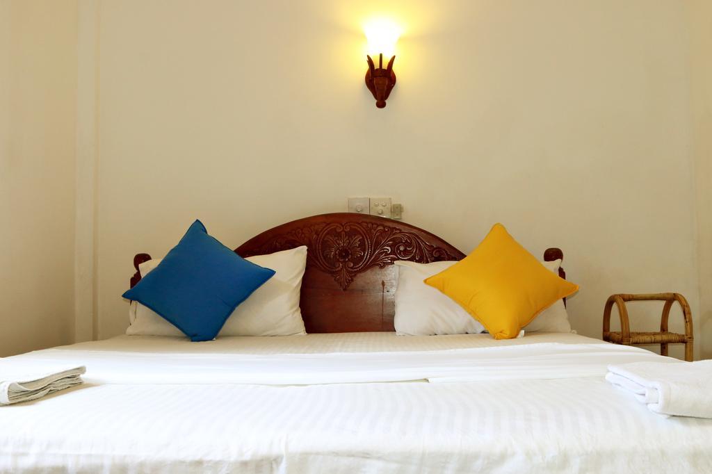 Sweden Inn Guesthouse Hikkaduwa Exterior photo